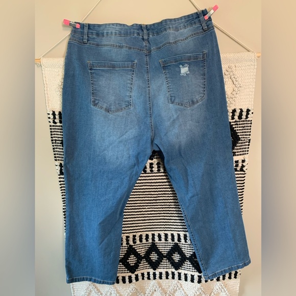 Straight leg distressed jeans - Picture 3 of 3